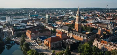 Eine Luftaufnahme der Stadt Kiel